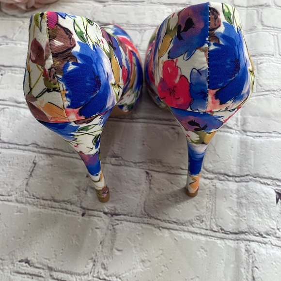 Qupid Floral Pumps - Picture 4 of 5